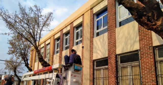 Avanzan los trabajos de pintura en la Escuela Primaria N° 8