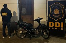 La policía recuperó motocicleta robada y detuvo a uno de los ladrones