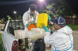 Operativo de fumigación en espacios públicos