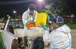 Operativo de fumigación en espacios públicos