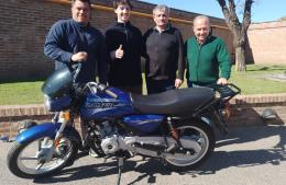 Torneo 5 Ligas: se entregó la moto de la rifa