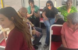 Los adultos mayores disfrutaron de un nuevo paseo en el Tren de la Alegría
