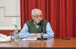 El escritor Carlos Alberto Elbert pasó por Rojas y presentó sus obras