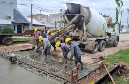 Últimos metros de pavimentación en la Avenida Diego Trillo