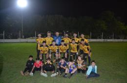 El Huracán venció a Argentino y sigue prendido arriba