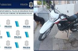 Detienen a sujeto que desmantelaba una moto robada