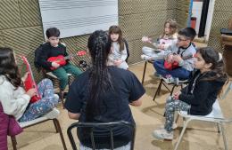 Se completó el cupo en las clases de ukelele del Conservatorio