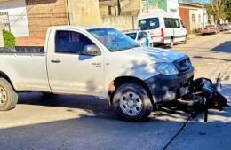 Chocan camioneta y moto