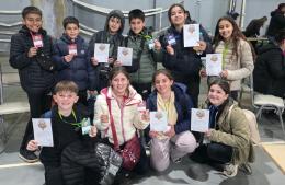 Alumnos de Carabelas y Rojas participaron de la Olimpiada Provincial Ñandú en Necochea