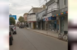 Un hombre está en grave estado al caer de su motocicleta