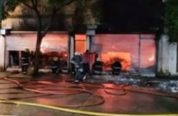 Se investiga el incendio de la mueblería